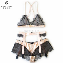 sexy Hot Desi Mädchen Foto neue heiße Sexi Bilder Devon Strappy zurück erröten rosa Bralette Wimpern Spitze Bralette Set Dessous Set